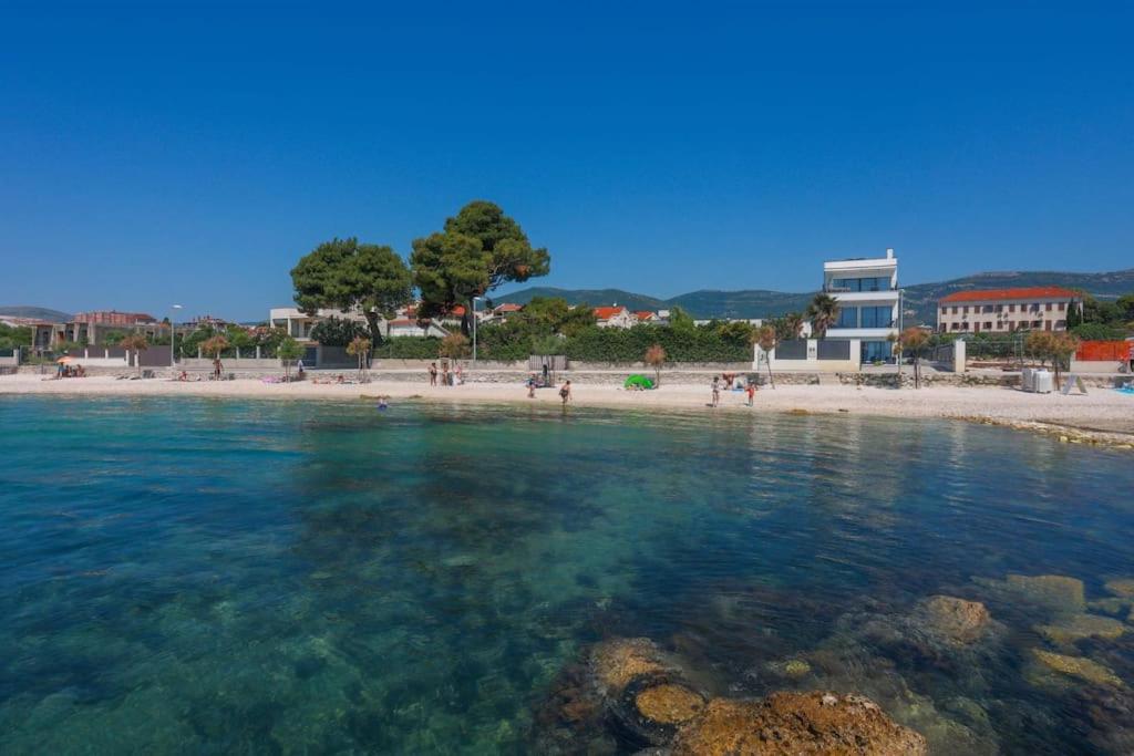 Beachfront Villa Sol&Mar With Heated Pool And Jacuzzi Kaštela Buitenkant foto